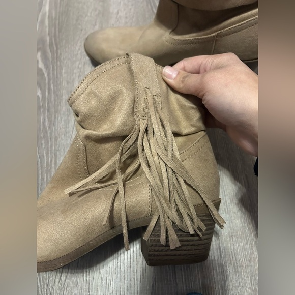 Rock & Candy Women's fringe Cream and Tan Boots size 7.5 - Picture 6 of 8